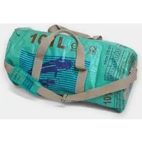 REFISHED fair fashion REFISHED fair fashion Tasche 'SPORTY BAG' - upcycelte Fischfuttersäcke, #fish moosgrün, – Produktbild 1 von 2