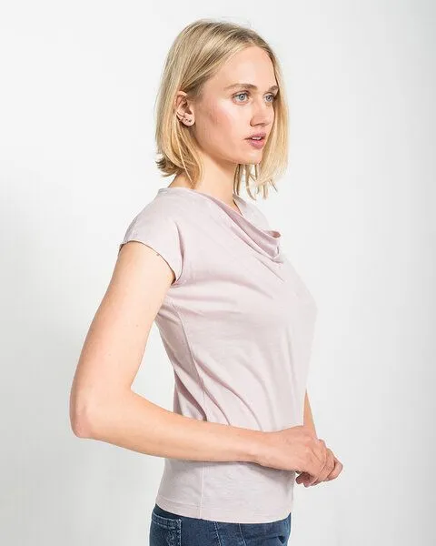 Alma & Lovis Alma & Lovis Shirt mit Wasserfall-Ausschnitt, aus Bio-Baumwolle | Short Cascade, Violett, – Produktbild 3 von 4