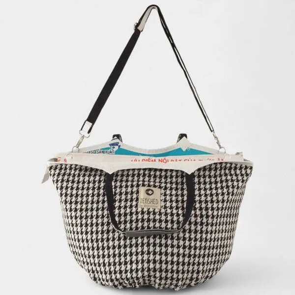 REFISHED fair fashion e.U. REFISHED fair fashion e.U. SOULMATE TWEED ZIP Tasche, #tweed zip schwarz-weiß / #fish weiß, – Produktbild 2 von 4