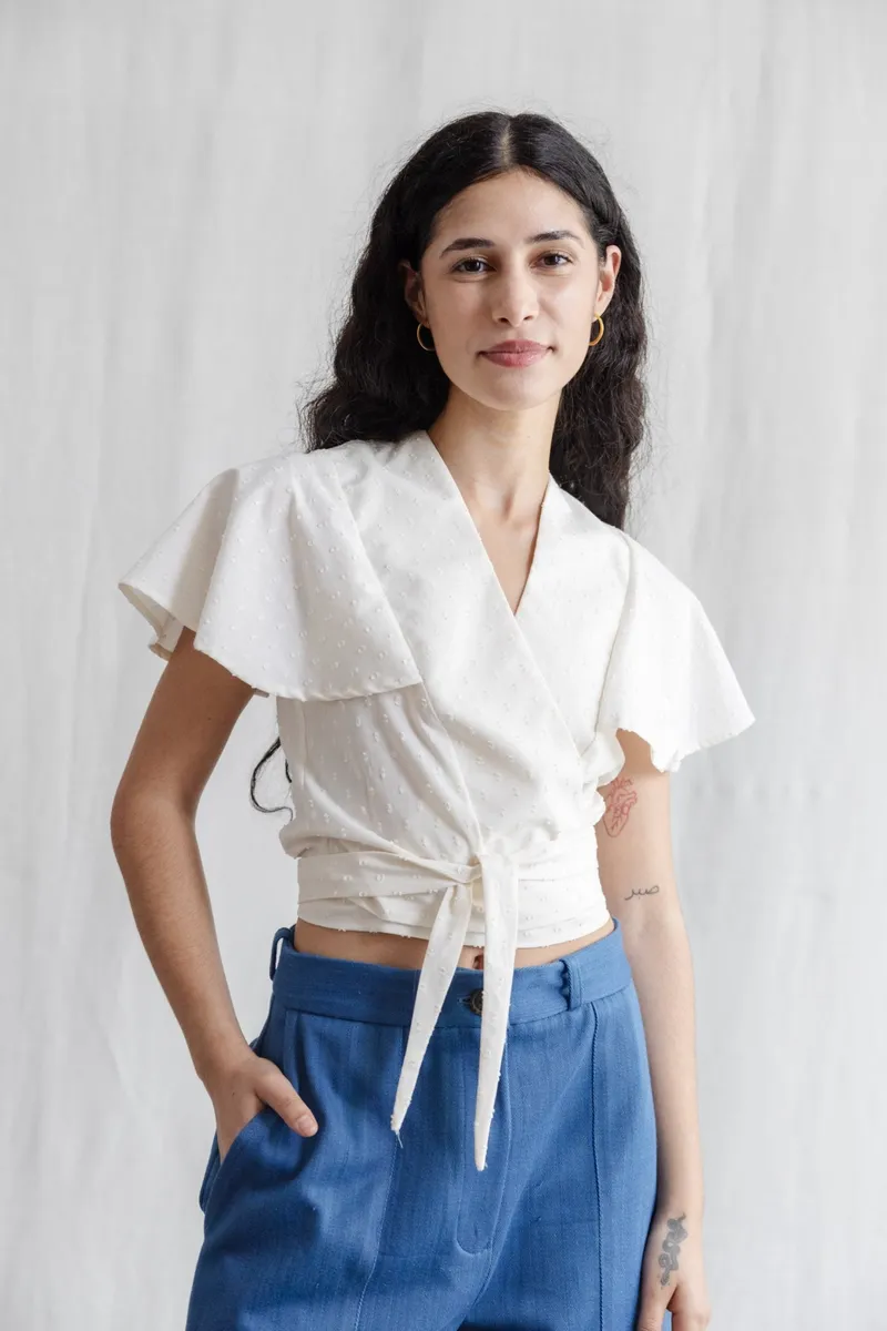 Jyoti - Fair Works Jyoti - Fair Works Damen vegan Wickel-Bluse Neeraj Weiß, Weiß, – Produktbild 2 von 2