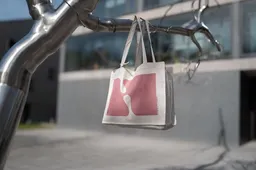 noemvri fashion label noemvri fashion label noëmvri x lina danitz Tote Bag – Produktbild 1 von 1