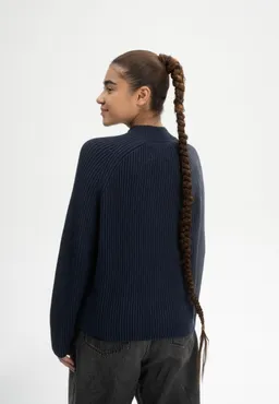 MELA MELA Damen vegan Strickpullover Rippe Stand Up Kragen Analah Navy – Produktbild 1 von 1
