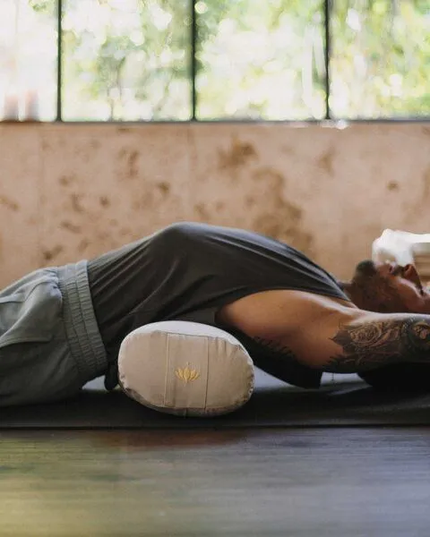 Lotuscrafts Lotuscrafts BIO Yoga Bolster RESTORATIVE S mit weicher Kapokwolle gefüllt, Anthrazit, – Produktbild 3 von 5