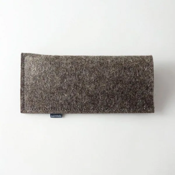 matilda k. manufaktur matilda k. manufaktur Brillenetui aus Wollfilz zum Einstecken in verschiedenen Farben 'justus', Braun, – Produktbild 2 von 4