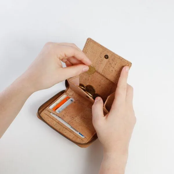 Sperling Sperling "Generous" veganes Portemonnaie / Geldbörse aus Kork & recyceltem Ecobend mit Reißverschluss, Cream, – Produktbild 4 von 4