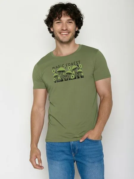 GreenBomb GREENBOMB Magic Forest Guide - Sportliches T-Shirt aus Bio-Baumwolle / hochwertiger Print / GOTS / Fair & Vegan, Grün (dark seed), – Produktbild 1 von 4