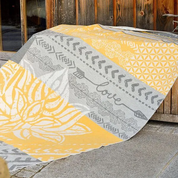 The Spirit of OM The Spirit of OM Flauschige Plaid-Decke Lotus – Produktbild 3 von 3