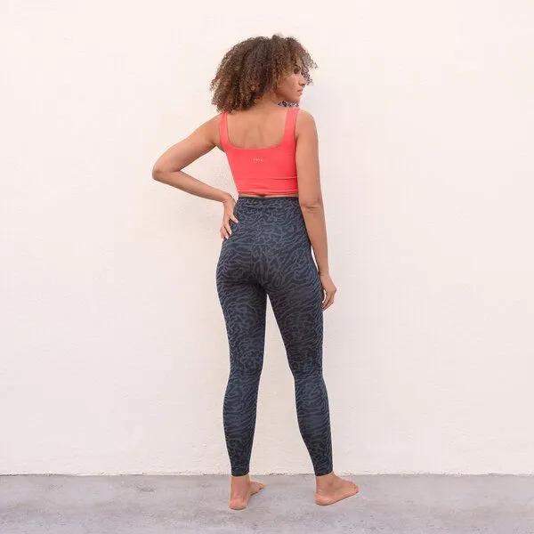 Jaya Jaya LEONA - Damen - High-Rise Leggings mit Allover-Leopard-Print aus weichem TENCEL Lyocell/Biobaumwoll-Mix mit doppelter Taillenpartie, Nightblue/blau, – Produktbild 2 von 4