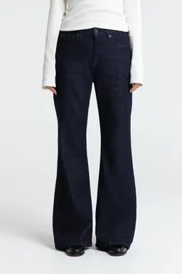 Kings Of Indigo Kings of Indigo Damen vegan Jeans Kukiko Blue Rinse – Produktbild 1 von 1