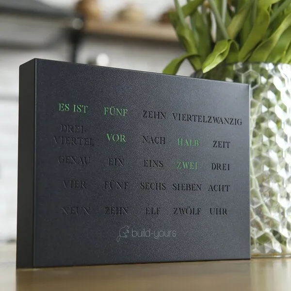 build-yours build-yours BoxClock Edelstahl - Die Wortuhr für den Schreibtisch - LED Standuhr, Schwarz, – Produktbild 3 von 3