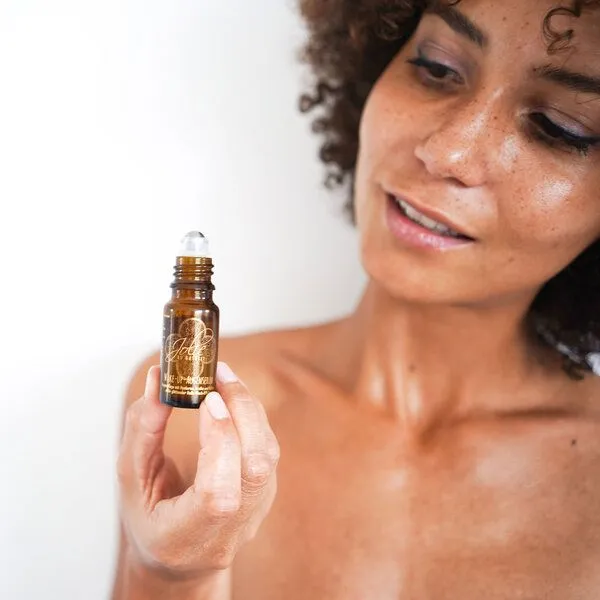Jolie au naturel Jolie au naturel BIO Hyaluron Augenserum Kaffee Roll on Vitamin C Arnica – Produktbild 4 von 4