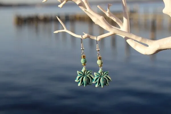 Schönes aus Indochina Schönes aus Indochina Schmuck Ohrringe aus Keramik Lotus, Blume und Fächer, Türkis, – Produktbild 5 von 5