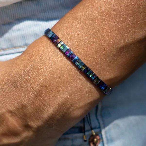juni juni Blaues Perlenarmband "Mermaid" mit verstellbarer Verschluss-Schiebeperle aus recyceltem Gold oder Silber – Produktbild 3 von 4