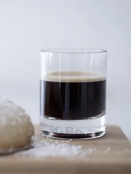 MaBe MaBe Espresso Glas - Upcycling aus der Miniatur Spirituosen Flasche – Produktbild 1 von 1