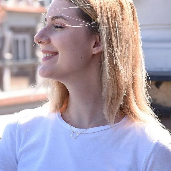 Eppi Eppi Goldene Halskette in minimalistischer Form Karma, Gelb, – Produktbild 3 von 4