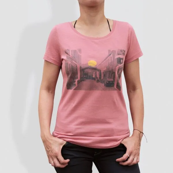 little kiwi little kiwi Damen T-Shirt, "Urbanität im Wandel", Dyed Salty Rose – Produktbild 1 von 3