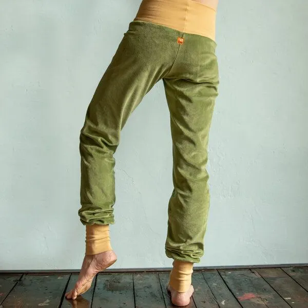 Cmig Cmig Bio Wohlfühl- und Yogahose aus Nicki, Moss green / light yellow, – Produktbild 2 von 4