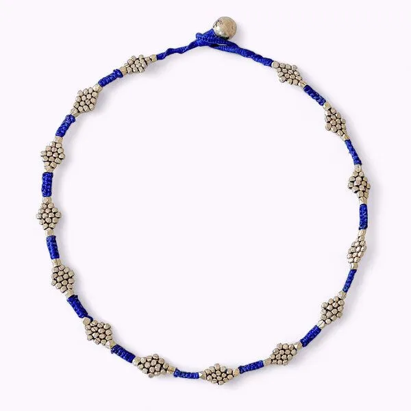KIKOONI KIKOONI Dokra Kette "FLOWER", Blau, – Produktbild 1 von 4