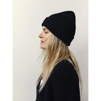 WOTE WOTE Mütze aus softem recyceltem Cashmere Mix – Produktbild 1 von 1