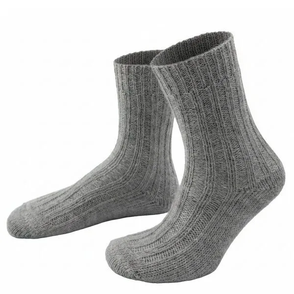 Opi and Max Opi and Max 3 Paar dicke Alpaka-Wollsocken – 65 % Wolle, 35 % Alpaka – warm, weich & langlebig – Unisex Socken für Damen & Herren, ideal für drinnen & draußen, Grau melange, – Produktbild 1 von 1
