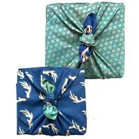 FabRap Gift Wrap FabRap Gift Wrap Wiederverwendbare Geschenkverpackung Furoshiki - FabRap (doppelseitig), Jade & midnight reindeers, – Produktbild 1 von 1