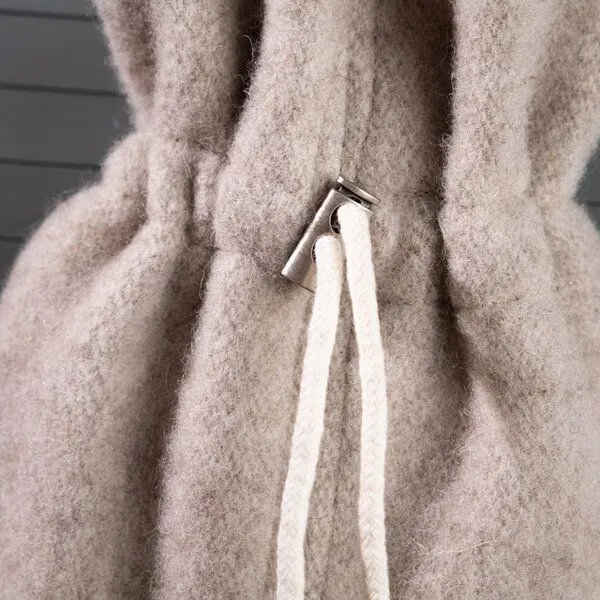 nahtur-design nahtur-design Öko-Wärmflasche mit Premium -Bezug aus mongolischer Merinowolle | ungefärbt, Grau-beige, – Produktbild 3 von 4
