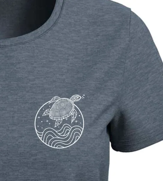 vis wear vis wear Schildkröte zwischen Ozean und Wellen Damen Special Edition Shirt, Blau meliert, – Produktbild 2 von 3