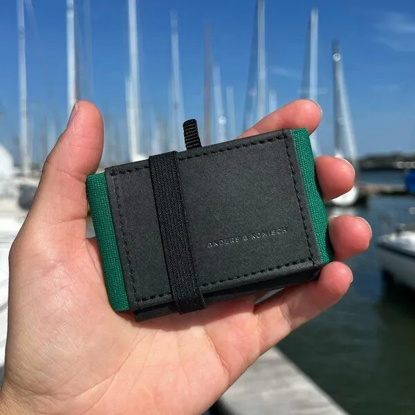 ANDERS & KOMISCH ANDERS & KOMISCH Kleiner Geldbeutel mit Münzfach - MINI PRO Wallet, Schwarz/grün, – Produktbild 4 von 4