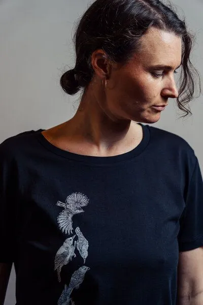 NanMa NanMa Shirt Vögel | Bio-Baumwolle | lokal handbedruckt in Österreich | Damen | loose fit | schwarz – Produktbild 3 von 4