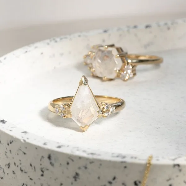 Eppi Eppi Einzigartiger Ring mit einem Mondstein Kettil, Gelb, – Produktbild 3 von 4