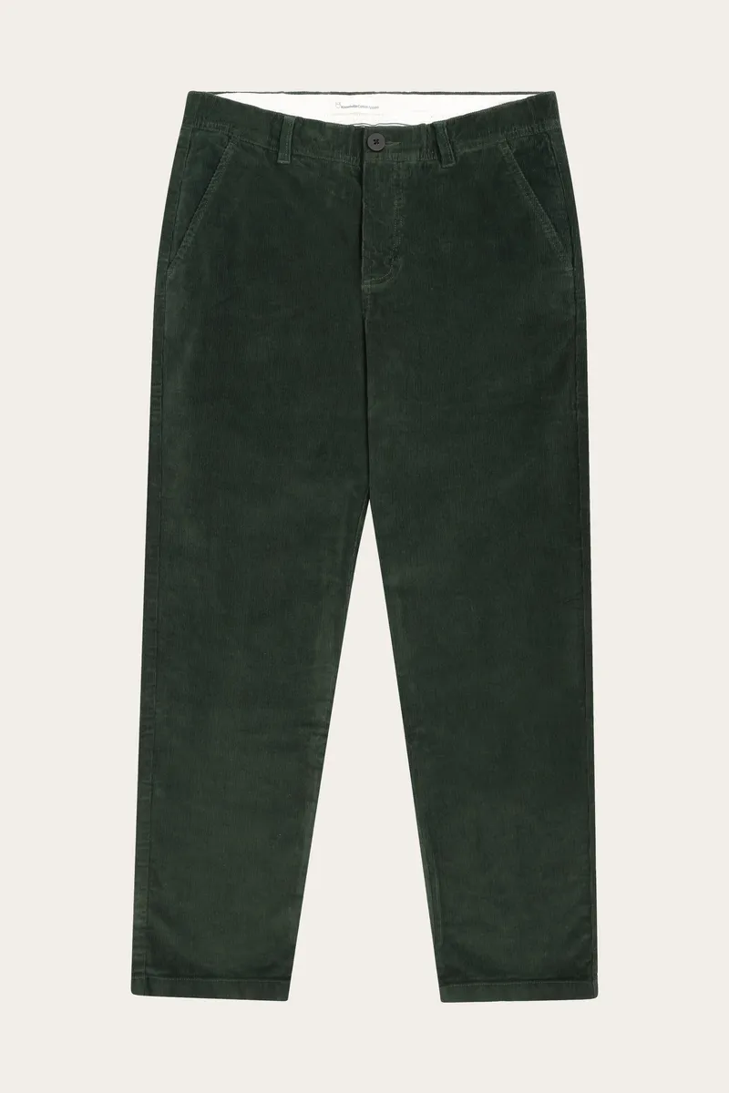 KnowledgeCotton Apparel KnowledgeCotton Apparel Herren vegan Hose Corduroy Chuck Regular Forrest Night Green, Dunkelgrün, – Produktbild 1 von 1