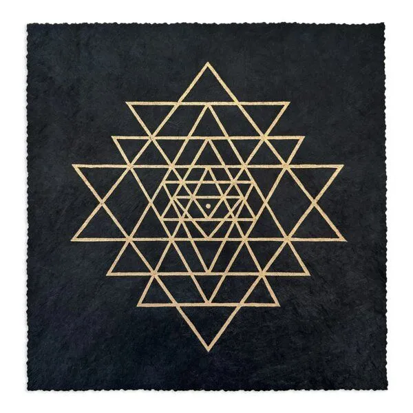Veskor Cassiopeia Veskor Cassiopeia SRI YANTRA Symbol Linoldruck | 22 × 22 cm | Gold auf Schwarz – Produktbild 1 von 4