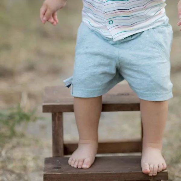 OrganicEra Baby-Shorts 'OrganicEra' aus Bio-Baumwolle, Grün, – Produktbild 1 von 2