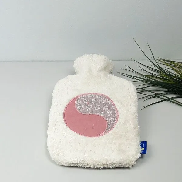 Flosinn Flosinn Kuschelige Wärmflaschen aus Bio-Teddyplüsch. Wärmflaschenbezug und Wärmflasche. Verschiedene Farben, Teddy mit rosa / rosé, – Produktbild 1 von 4