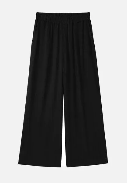recolution Damen Crinkle Hose aus LENZING ECOVERO Viskose - MANDEVILLA - recolution, Black (schwarz), – Produktbild 1 von 4