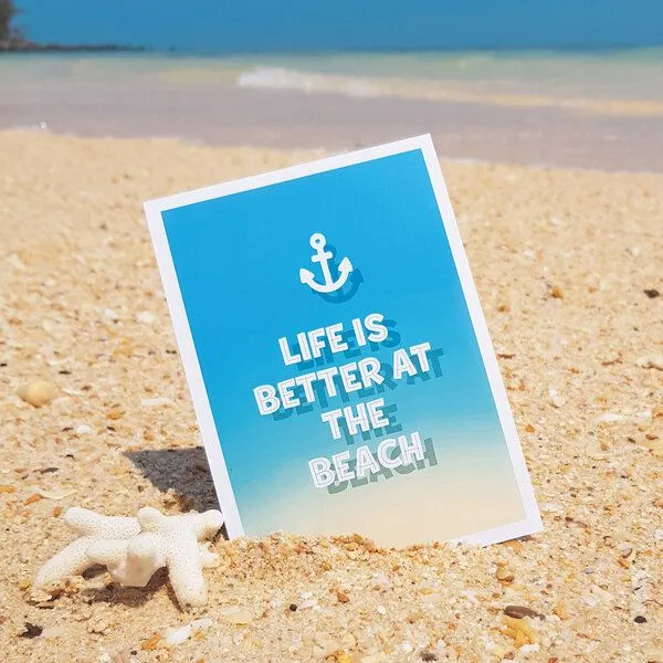 Bow & Hummingbird Bow & Hummingbird Postkarte "Life is better at ..." – Produktbild 4 von 4
