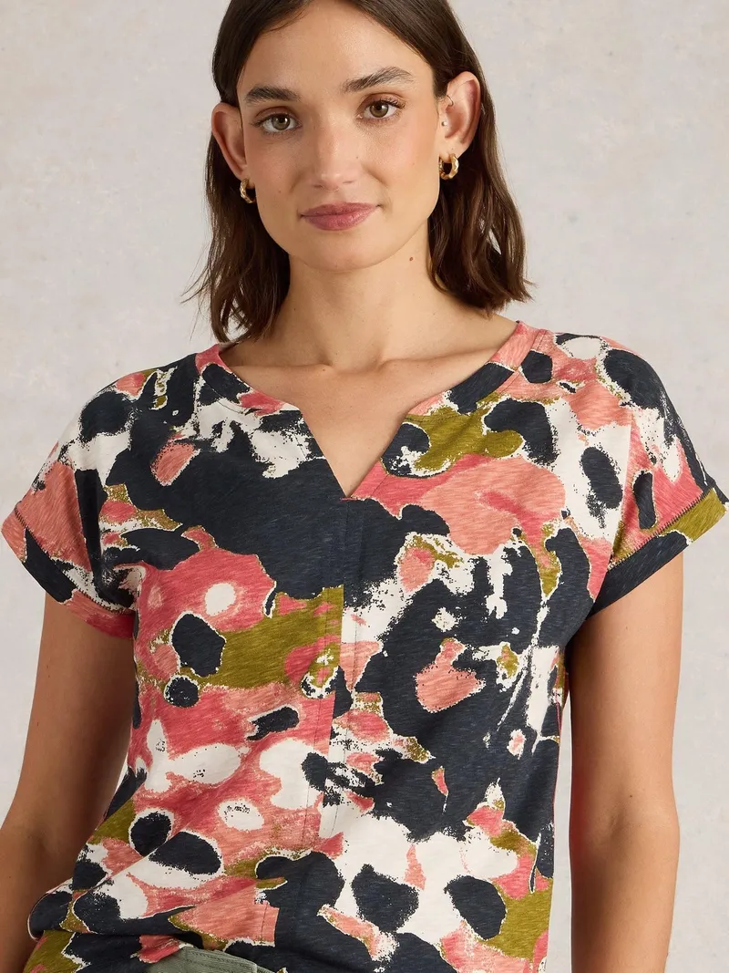 White Stuff T-Shirt Nelly mit Keilausschnitt - 34, Schwarz print, – Produktbild 3 von 4