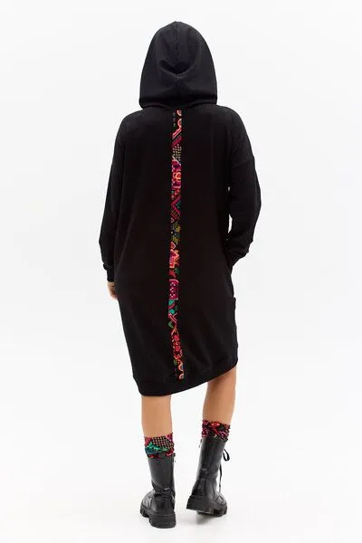 KOKOworld Tunika Kajendo – Tunikakleid mit Kapuze – Praktische Tasche – bunter Aufdruck KOKOworld – Baumwolle mit Elasthan – Fair produziert in Polen, Stripe black telar (schwarz), – Produktbild 2 von 4
