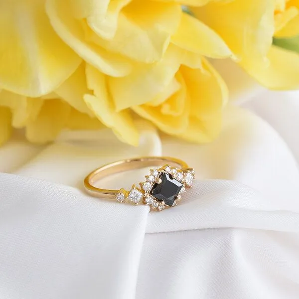 Eppi Eppi Perfekter Ring mit schwarzem Diamanten und Moissaniten Medrie, Gelb, – Produktbild 2 von 4