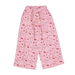 Walkiddy Walkiddy Kinderhose GOTS-zertifiziert aus Bio-Baumwolle, rosa mit Kirschen-und-Blüten-Print, leichter Sommerstoff, elastischer Bund – Produktbild 1 von 1