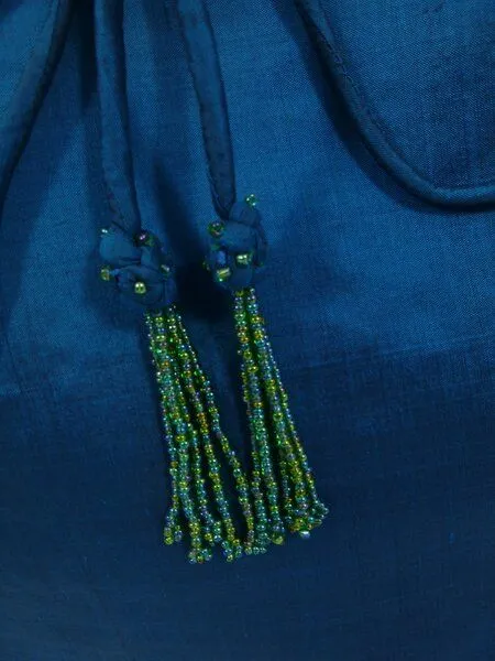 Schönes aus Indochina Schönes aus Indochina Handtasche mit Quasten aus Seide, Grau, – Produktbild 4 von 4