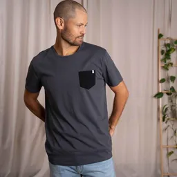 Vresh Clothing Vresh Clothing Vilip - Classic Fit T-Shirt mit Brusttasche aus Biobaumwolle – Produktbild 1 von 1