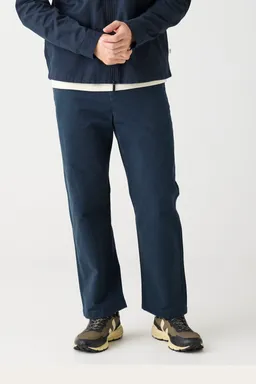 KnowledgeCotton Apparel KnowledgeCotton Apparel Herren vegan Chinohose Flint Wide Total Eclipse Navy – Produktbild 1 von 1
