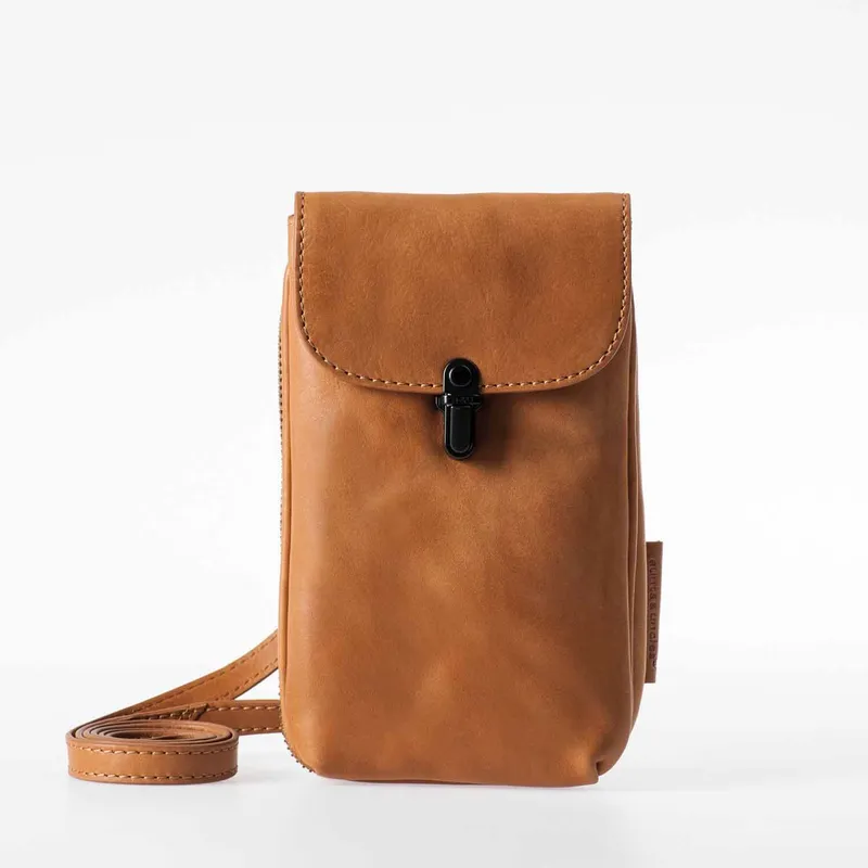 aunts & uncles aunts & uncles Grandma's Luxury Club Mrs. Lemon Twist Phonebag caramel, Brown, – Produktbild 1 von 1