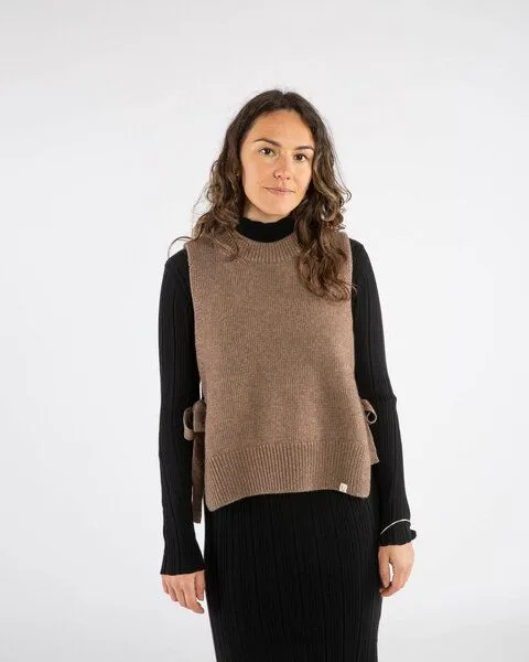 MATONA Matona Strickpullunder mit Bindedetail für Frauen aus Bio-Baumwolle und Lammwolle / Apron Vest, Sepia, – Produktbild 1 von 4