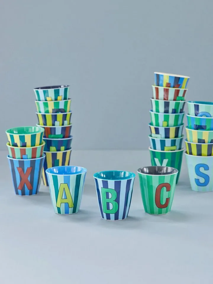 RICE RICE Becher Melamin Becher mit Buchstaben - Jungen, 1-tlg., Melamin, Buchstaben Becher, Grün, – Produktbild 3 von 3