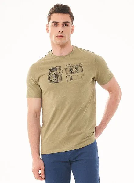 ORGANICATION ORGANICATION T-Shirt aus Bio-Baumwolle mit Kamera-Print, Grün(olive), – Produktbild 1 von 4