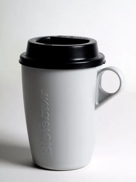 BioFactur BioFactur Coffee Cup To Go aus Biokunststoff mit Deckel, Lichtgrau, – Produktbild 2 von 3