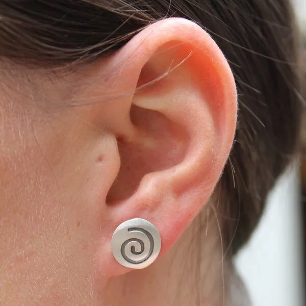 pakilia pakilia Silber Ohrringe Spirale Fair-Trade und handmade – Produktbild 2 von 3