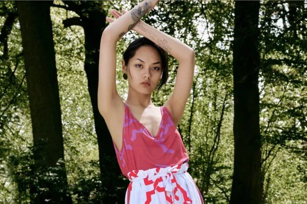Sophia Schneider-Esleben Sophia Schneider-Esleben Top Anni - aus Bambus Viskose, Rot-lila, – Produktbild 2 von 3